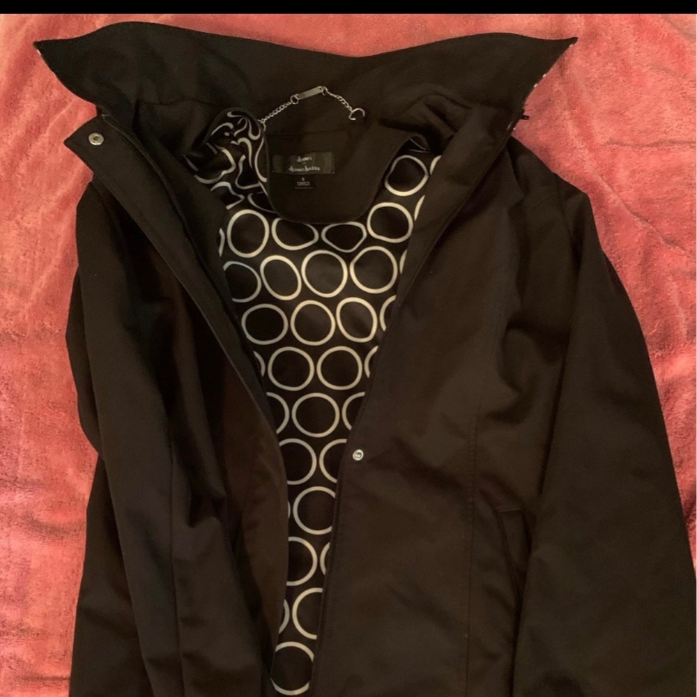 Dennis by Dennis Basso black zipper jacket. Size small. White circle inside.